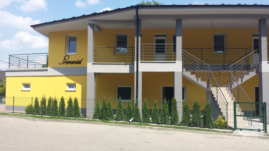 Promenad Apartmany Velky Meder Exterior photo