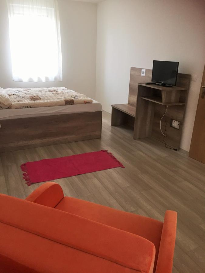 Promenad Apartmany Velky Meder Exterior photo