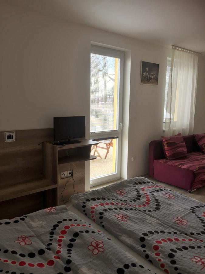 Promenad Apartmany Velky Meder Exterior photo