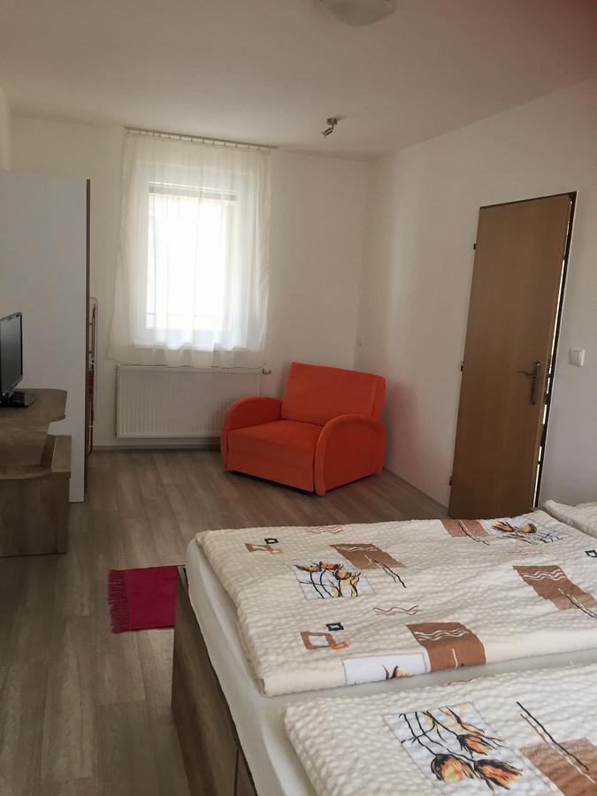 Promenad Apartmany Velky Meder Exterior photo